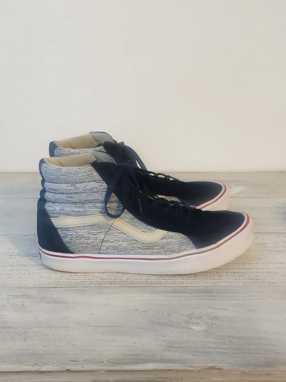 Vans Sk8-Hi Reissue  mens size 10 some scratches open to offers